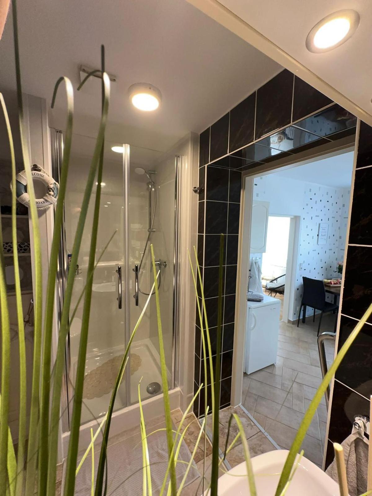 Ferienwohnung Am Strom Rostock Luaran gambar